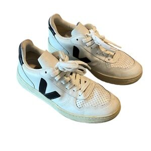 VEJA V10 Leather Platform Sneakers - Size 5